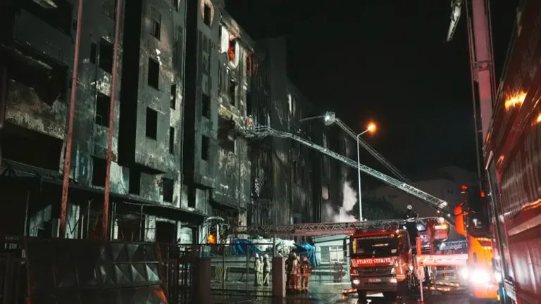 Beylikdüzü'nde fabrika yangını kontrol altına alındı