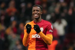 Lyon, Wilfried Zaha'yı Galatasaray'a geri gönderiyor mu?