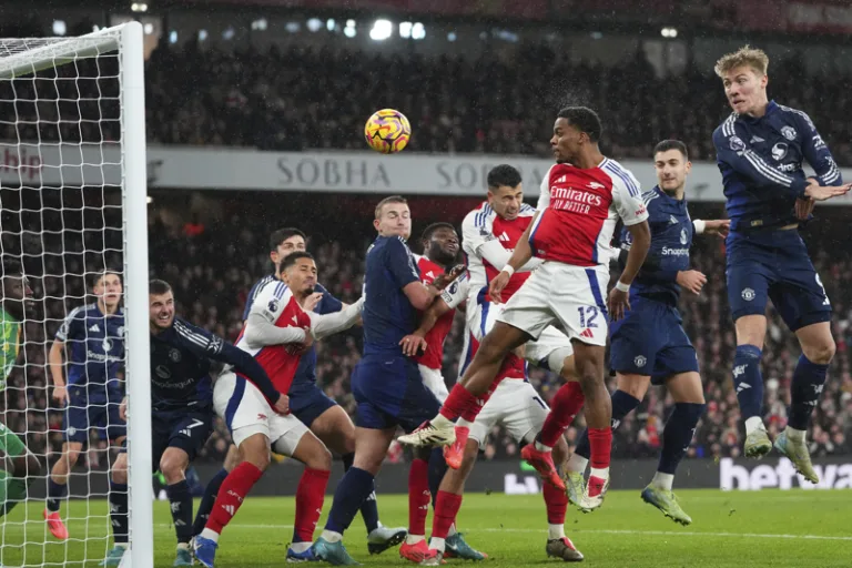 Arsenal, Manchester United'ı 2-0 mağlup etti