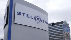 Stellantis CEO'su Carlos Tavares istifa etti