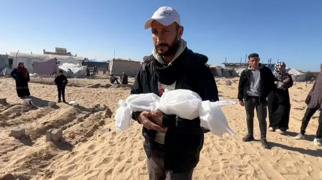 Gazze'de bebekler soğuktan donarak ölüyor