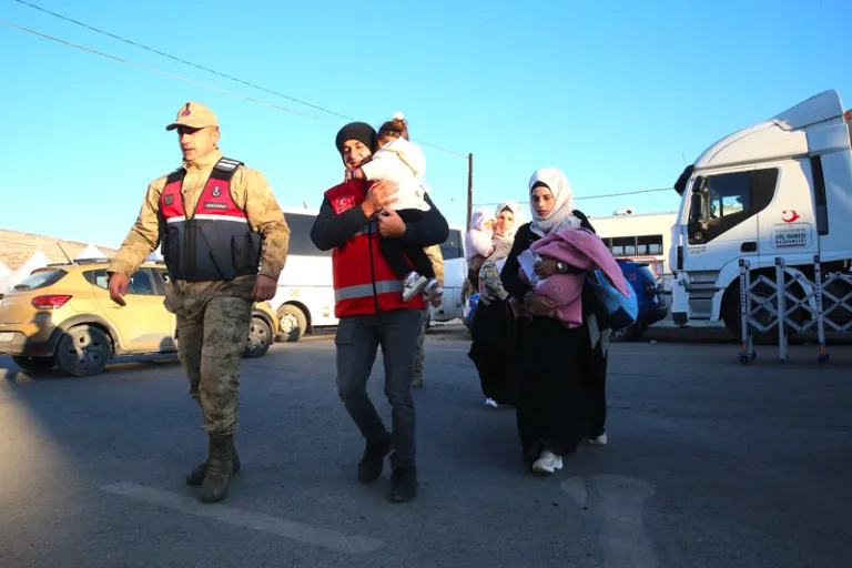 Suriyeliler 13 yıl sonra ülkelerine dönüyor