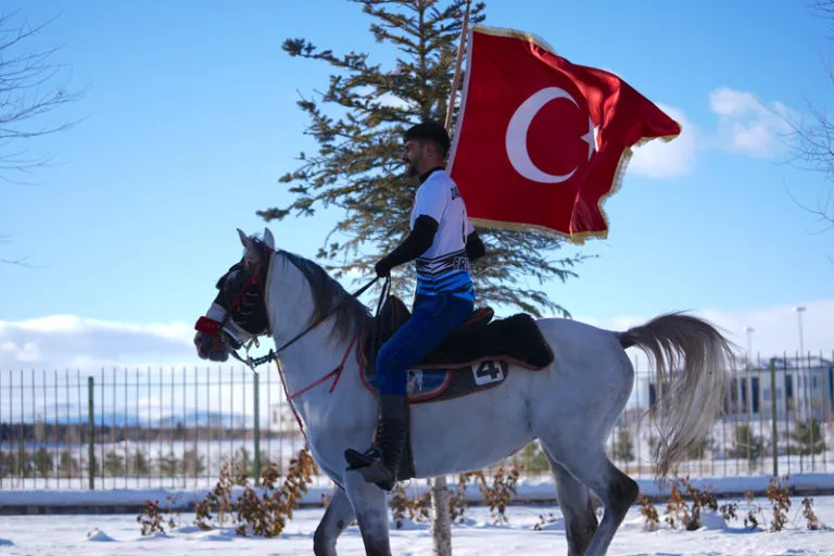 Cumhurbaşkanı Erdoğan'ı atlı ciritçiler coşkuyla karşıladı