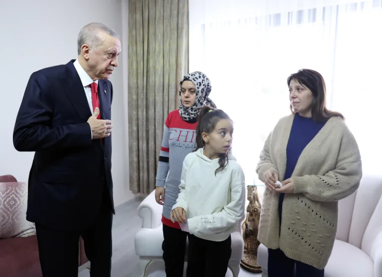 Erdoğan, acılı aileyi ziyaret etti