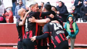 Eskişehirspor Tarsus'u 3-0 ile geçti