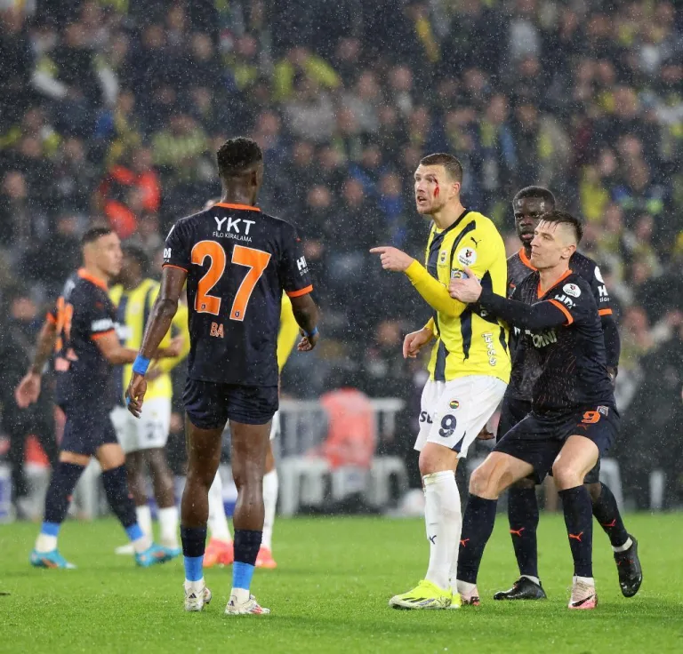 Fenerbahçe ve Başakşehir maçı gergin geçti