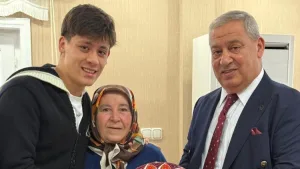 Arda Güler, babaannesini ve dedesini ziyaret etti