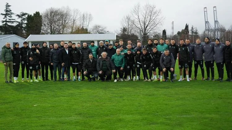 Kocaelispor yeni teknik direktörü İsmail Taşdemir ile antrenmana başladı