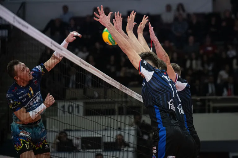 Halkbank, Sir Sicoma Monini'ye 3-0 yenildi