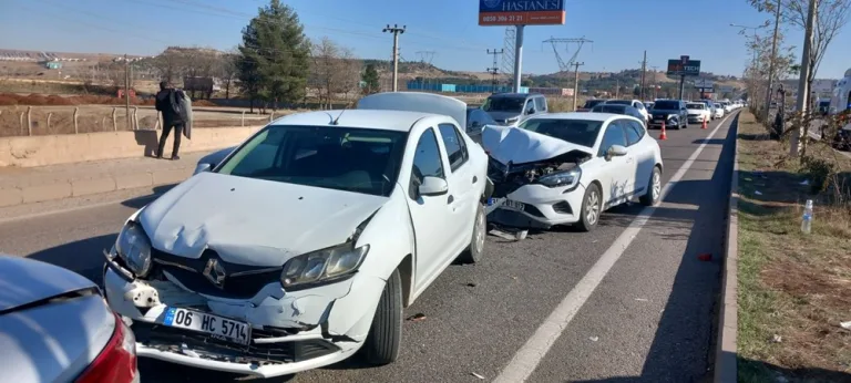 Diyarbakır'da zincirleme kaza: 8 yaralı