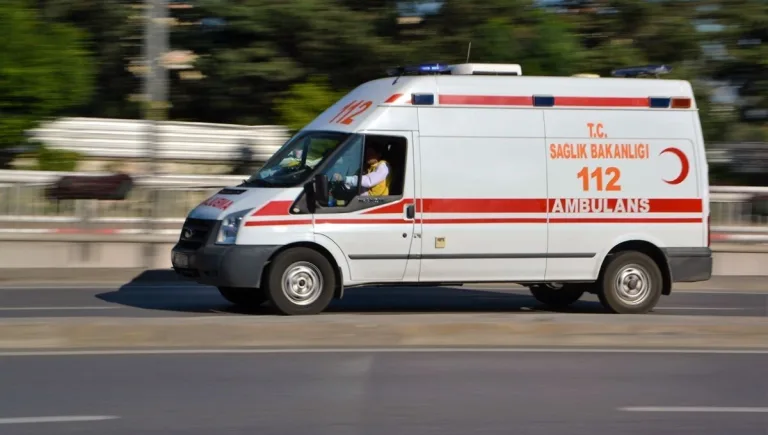 Mersin'de trafik kazası: 2 ölü, 1 yaralı