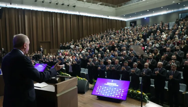 AK Parti toplantısında dizi ve randevu şikayetleri gündeme geldi