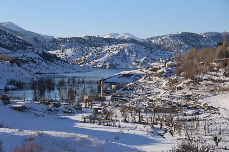 14 yıl sonra Pusat köyüne kar yağdı