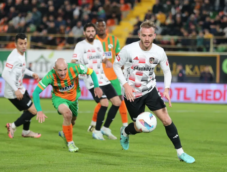 Alanyaspor, Gaziantep FK'yi 3-0'la geçti