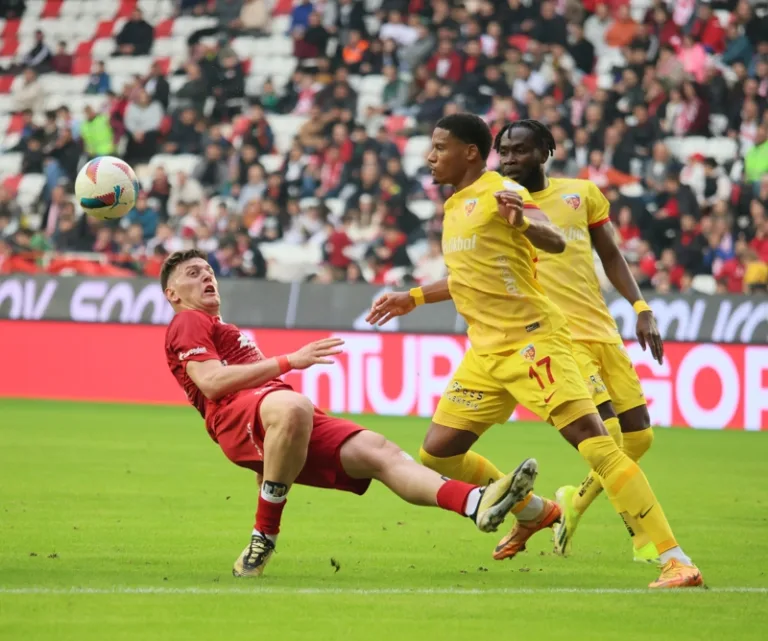 Antalyaspor, Kayserispor'u 2-0 mağlup etti