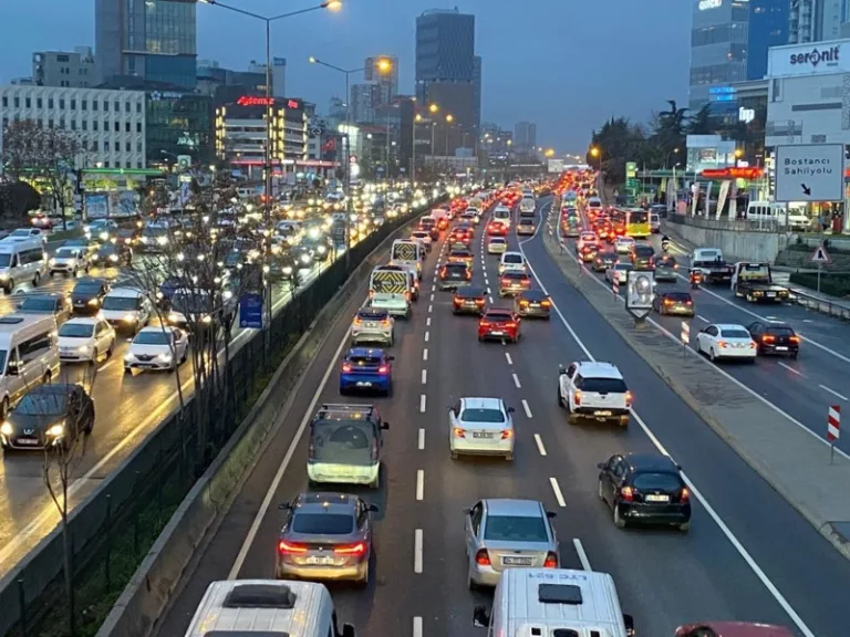 İstanbul'da akşam trafiği yüzde 90'a ulaştı