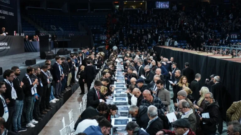 Beşiktaş başkanlık seçimlerinde gergin anlar yaşandı