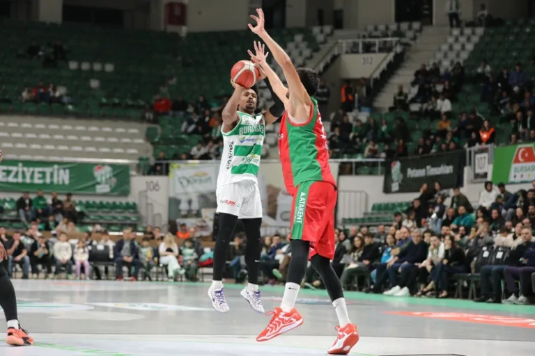 Bursaspor Basketbol, Yalovaspor'u 104-93 mağlup etti