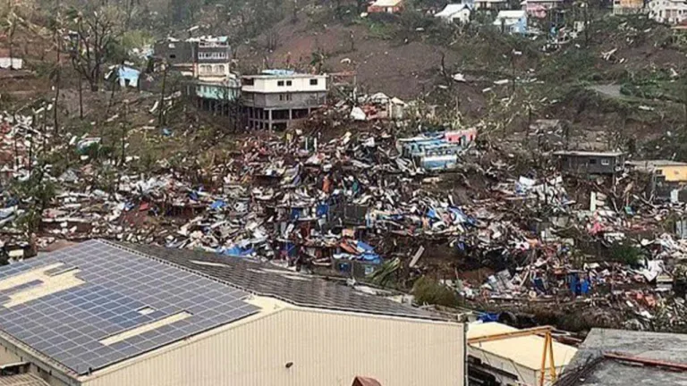 Fransa'da Chido kasırgası can almaya devam ediyor