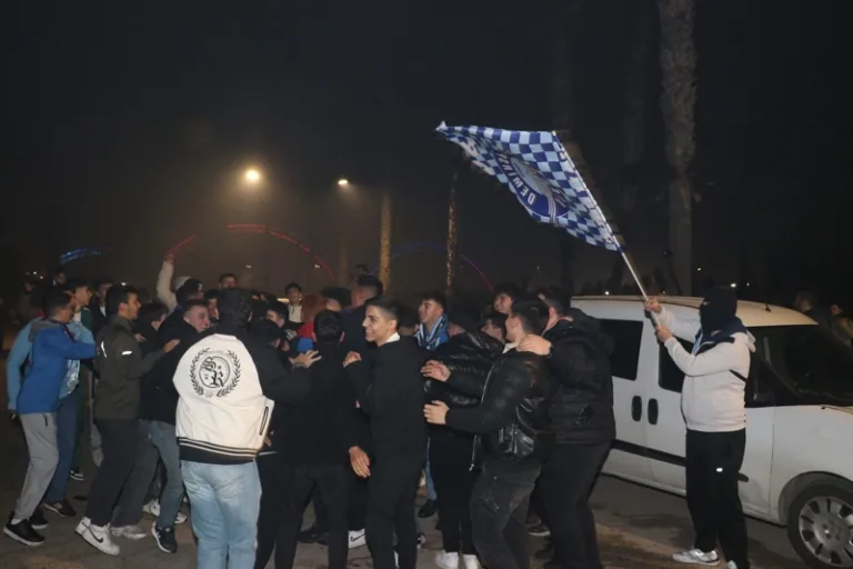 Adana Demirspor taraftarları 84. yılını kutladı