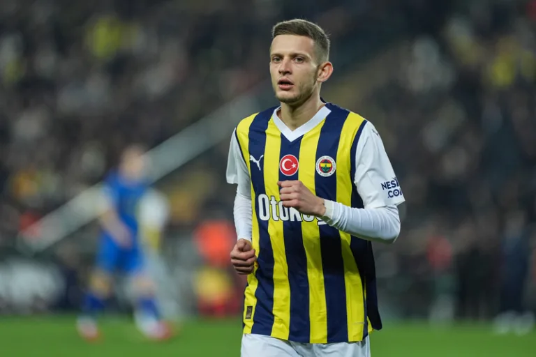 Sebastian Szymanski Fenerbahçe'den ayrılıyor