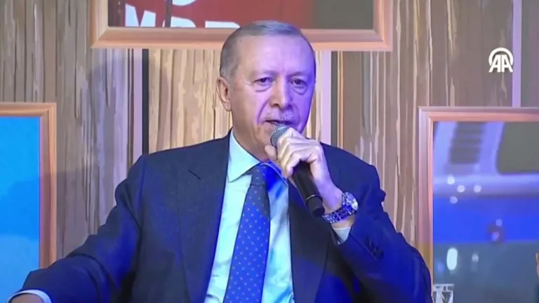 Erdoğan, Sarı Gelin şarkısını seslendirdi