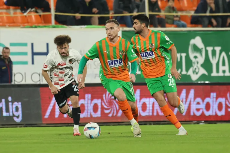 Alanyaspor, Gaziantep'i 3-0 ile geçti