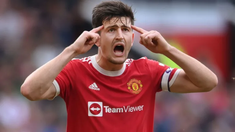 Harry Maguire, Manchester United ile kalmayı düşünüyor