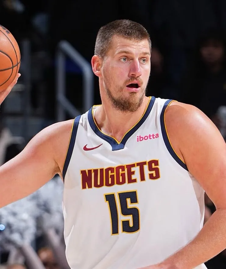 Jokic, maçta 'triple-double' yaparak Denver'ı galibiyete taşıdı