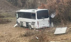 Emet'te işçi servisi kaza yaptı: 9 kişi yaralandı