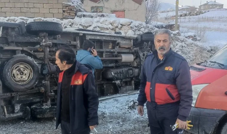 köy okuluna öğretmen taşıyan minibüs devrildi, 12 yaralı