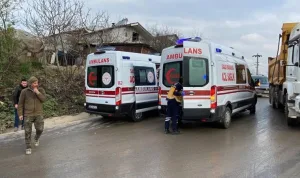 Kocaeli'de minibüs ile TIR çarpıştı: İki yaralı