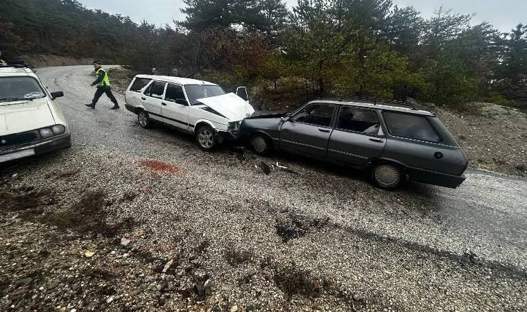 Kastamonu'da iki araç çarpıştı, 2 yaralı