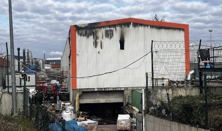 İstanbul'da fabrika yangını korkuttu