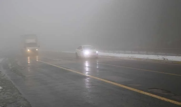 Bolu Dağı’nda sis nedeniyle görüş mesafesi 30 metreye düştü