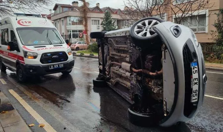 Bakırköy’de kontrolü kaybeden araç yan yattı