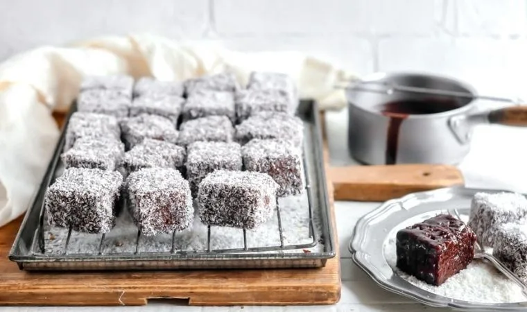 Avustralya'nın ünlü lamington tatlısı nasıl yapılır?