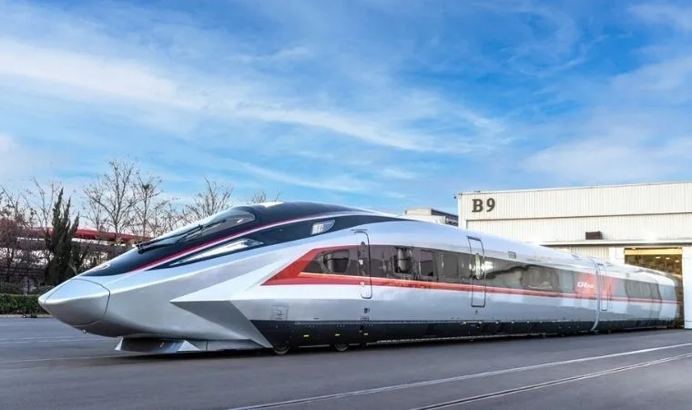 Çin, saatte 450 km hıza ulaşabilen yeni tren modelini tanıttı