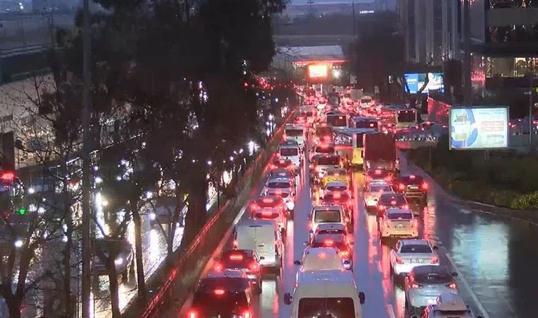 İstanbul'da trafik yoğunluğu yüzde 90'a ulaştı