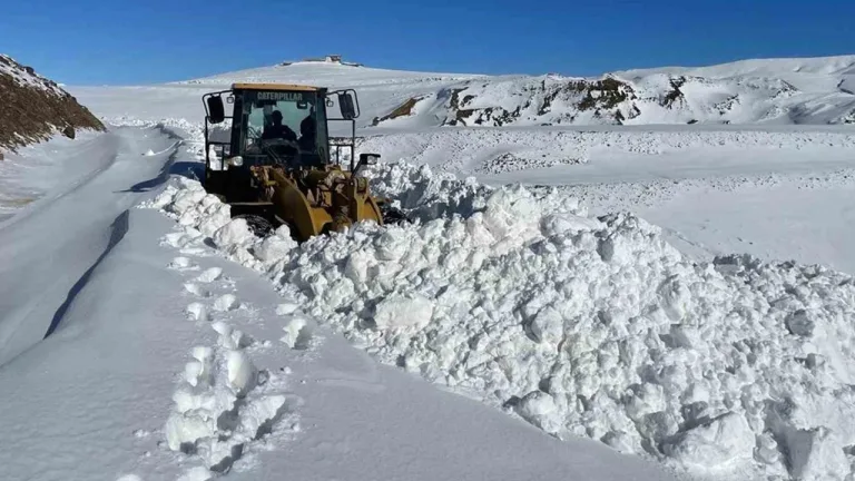 Doğu Anadolu'da kara kış etkisini sürdürüyor, 276 yerleşim yeri kapandı