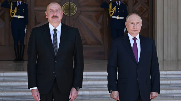 Putin, Aliyev'e uçağın düşmesi nedeniyle özür diledi