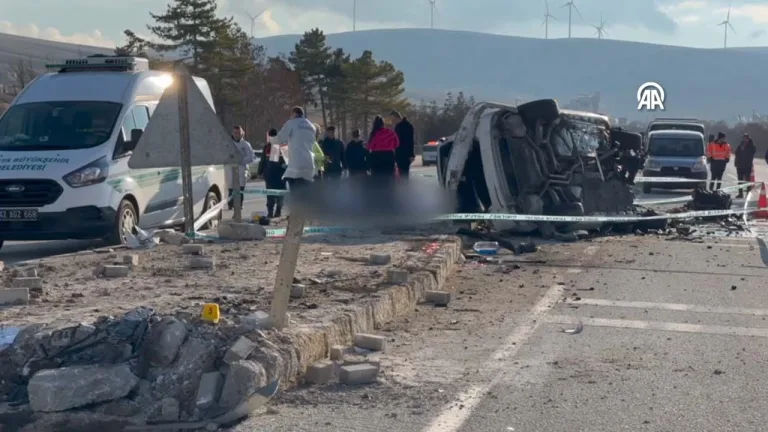 Konya'da kaza: otomobil devrildi, 3 kişi öldü