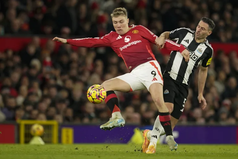 Manchester United, Newcastle'a 2-0 yenildi