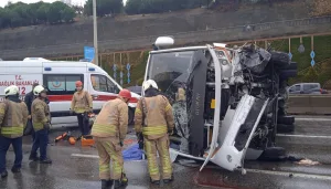 Maltepe'de minibüs devrildi, 1 kişi hayatını kaybetti