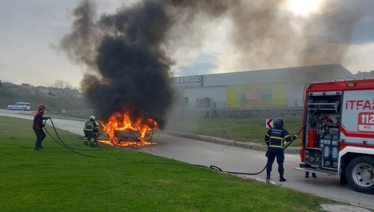 Samsun'da kız isteme sonrası araç alev aldı