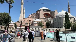 Ayasofya'nın kubbesi restorasyon için sökülüyor