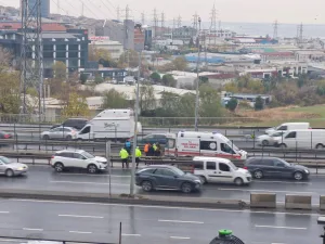 Metrobüste yolcu kapıyla birlikte sürüklendi