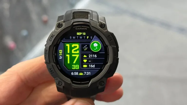 Garmin Instinct 3 akıllı saat, "sonsuz" pil ömrü sunuyor