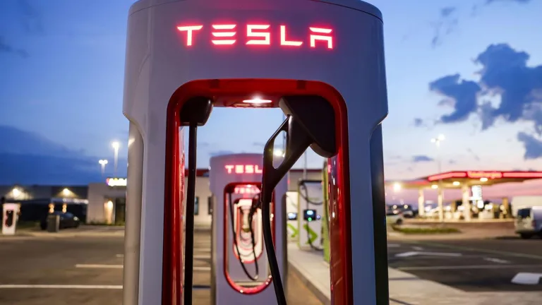 Tesla'nın 2024 satışları ilk kez düştü