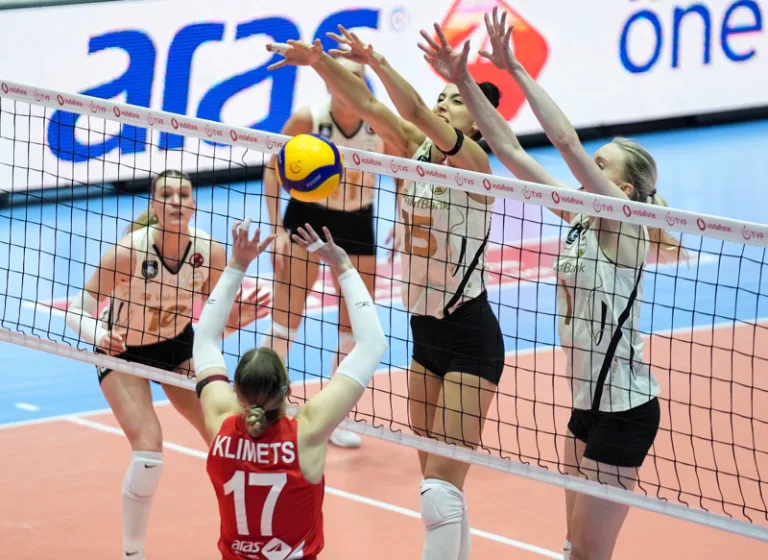 VakıfBank, Aras Kargo'yu 3-0 mağlup etti